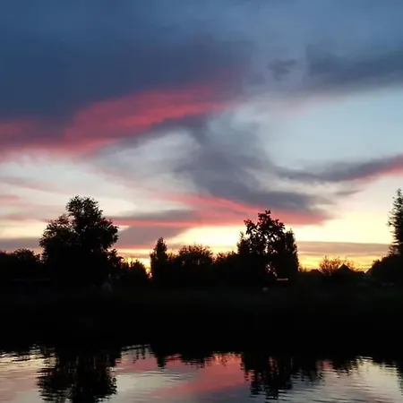 Apartment Out Of Amsterdam, River Close To Broek in Waterland