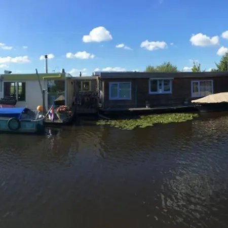 Apartment Out Of Amsterdam, River Close To Broek in Waterland