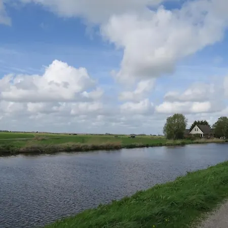 Apartment Out Of Amsterdam, River Close To Broek in Waterland