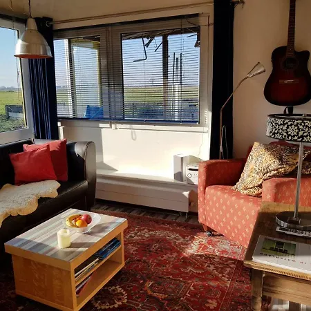 Apartment Out Of Amsterdam, River Close To Broek in Waterland